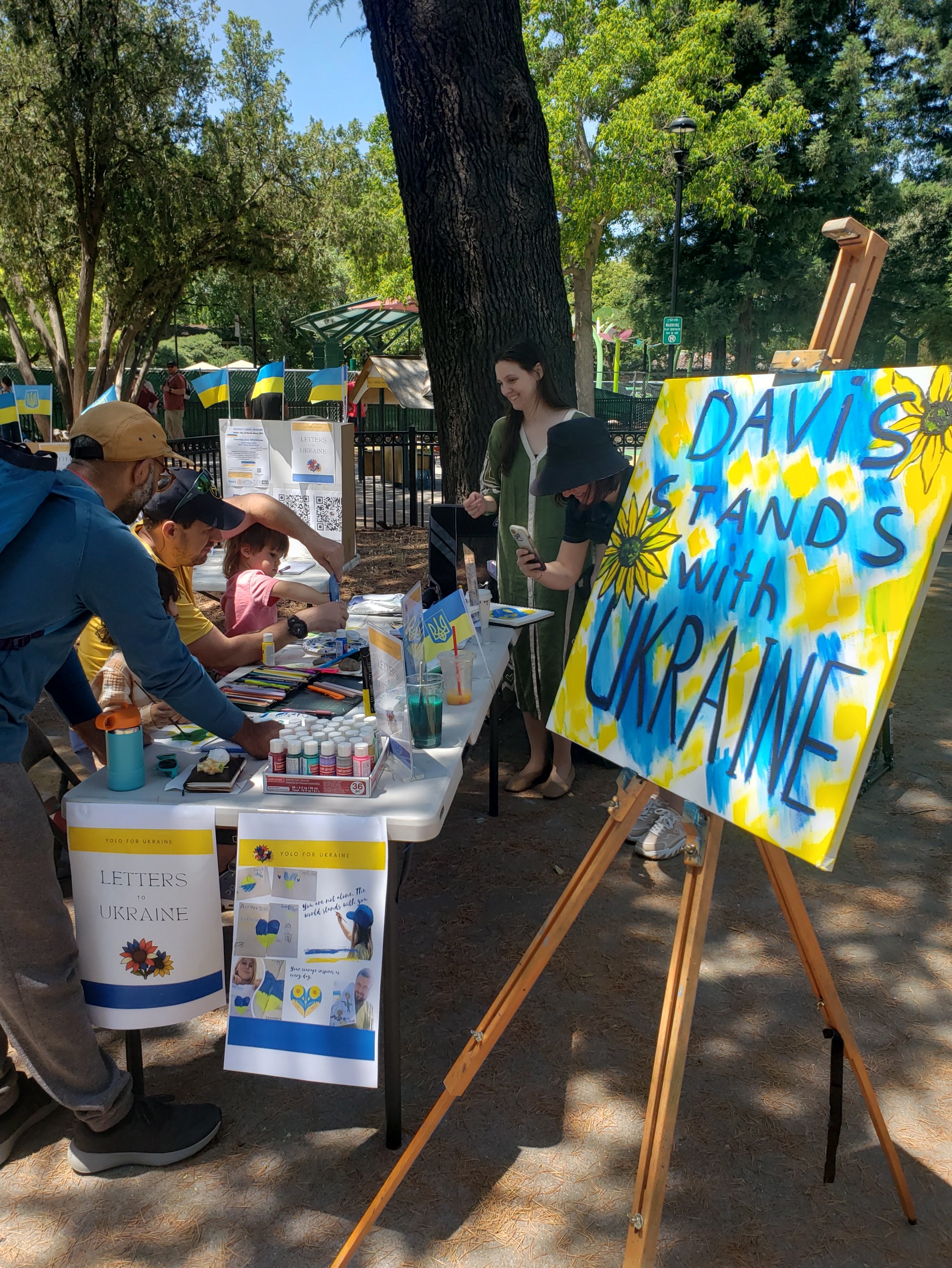 Yolo For Ukraine together with The Sunflower Society at the Davis Farmers Market joined by kids and parents to write letters to Ukrainian front line soldiers.